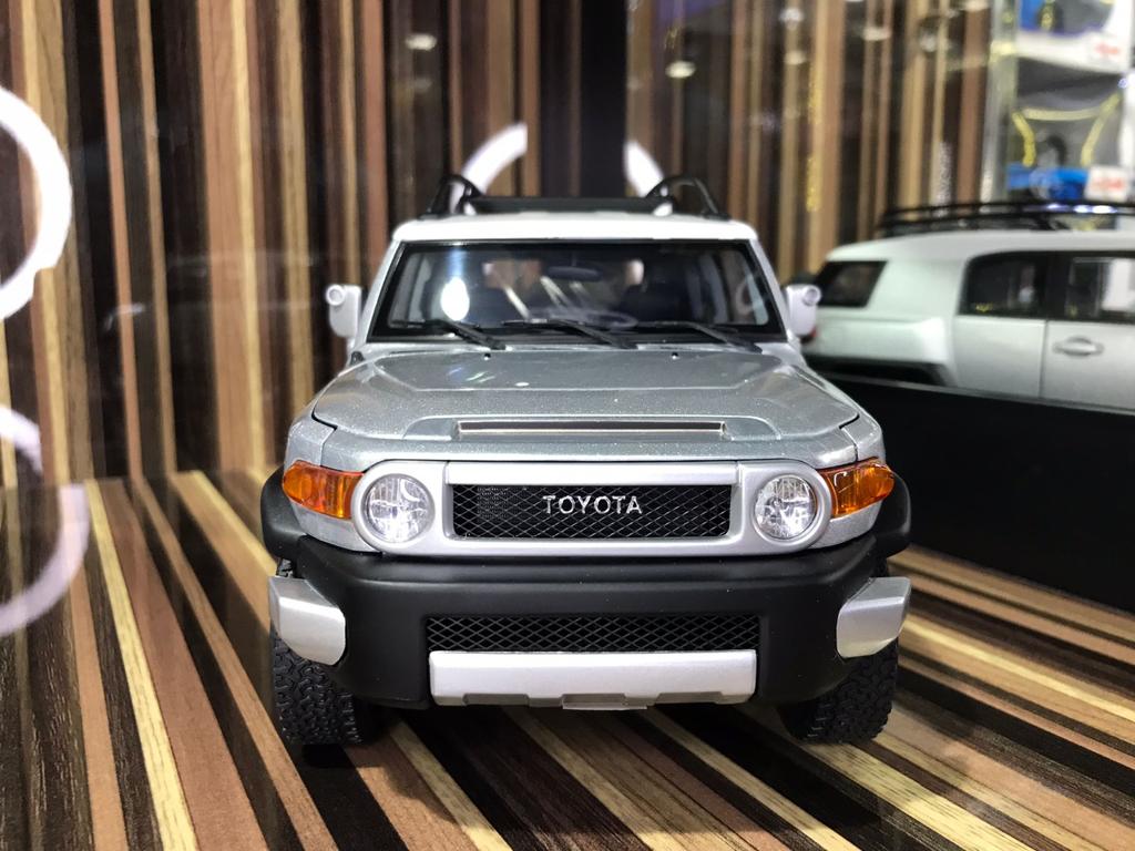 1/18 Diecast Toyota FJ Cruiser Silver by AUTOart Scale Model Car ...