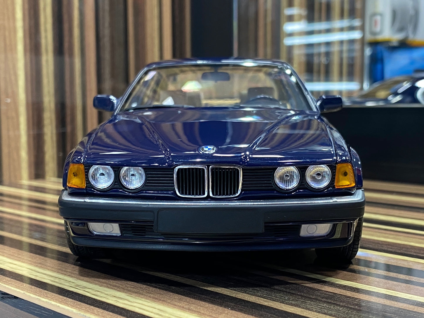 BMW E32 730i 1/18 Diecast model car by Minichamps