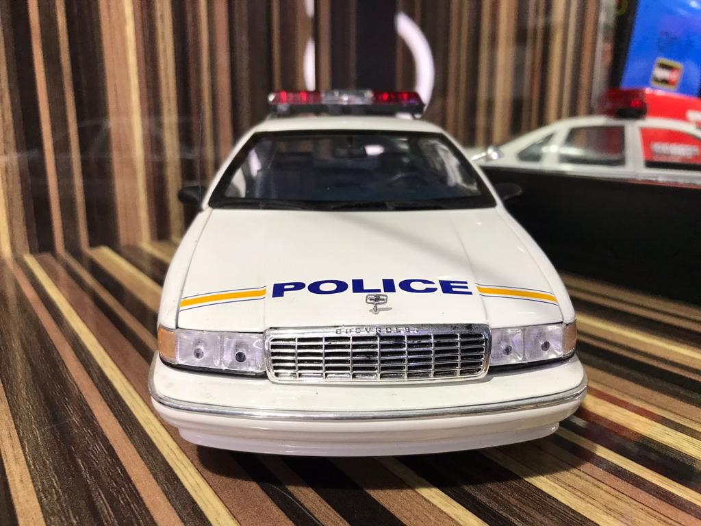 1/18 Diecast Chevrolet Caprice Watkins Glen Whtie Model Car by Police UT