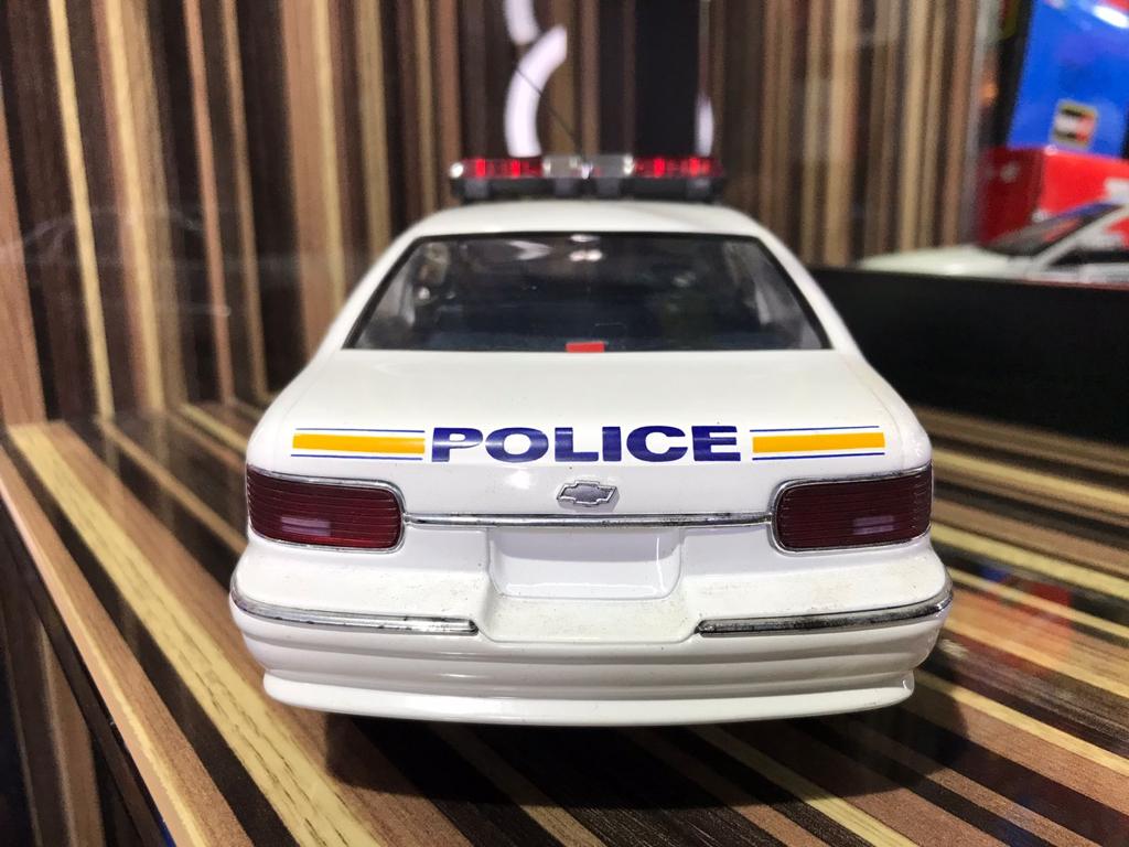 1/18 Diecast Chevrolet Caprice Watkins Glen Whtie Model Car by Police UT