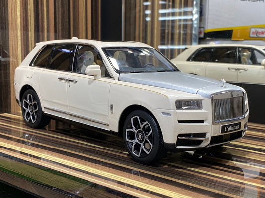 1/18 Diecast Rolls-Royce Cullinan white & silver Kyosho Scale Model Car