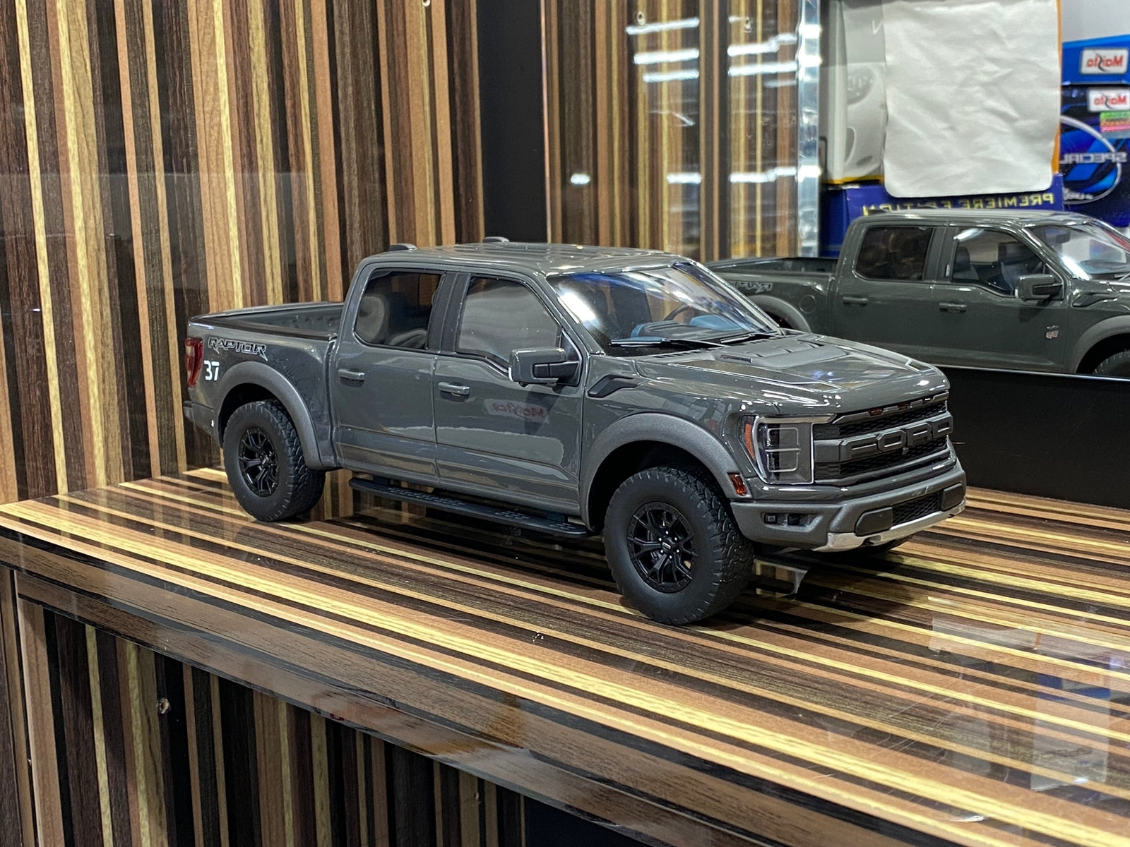 1/18 Diecast Ford F-150 Raptor 2022 Diecast car by GT Spirit Scale Mod ...