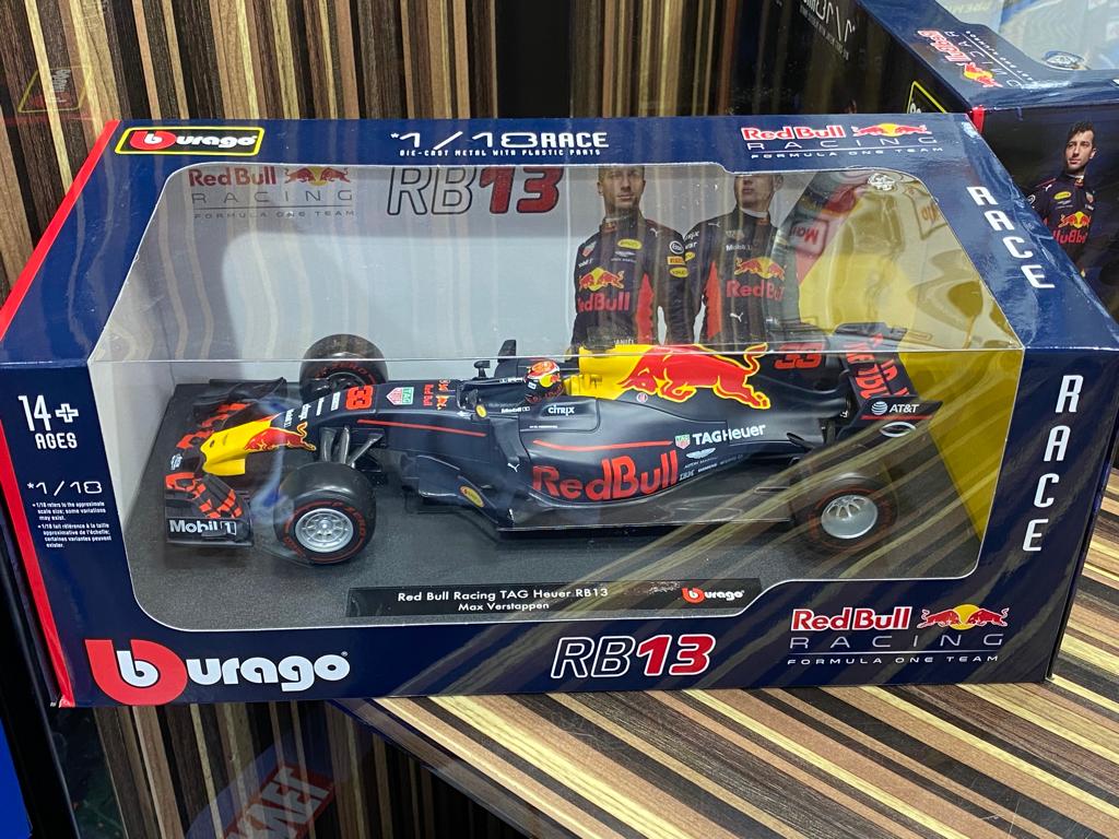 Red Bull Racing Tag Heuer RB13 Max Verstappen #33 Formula 1 1/18 by Bburago