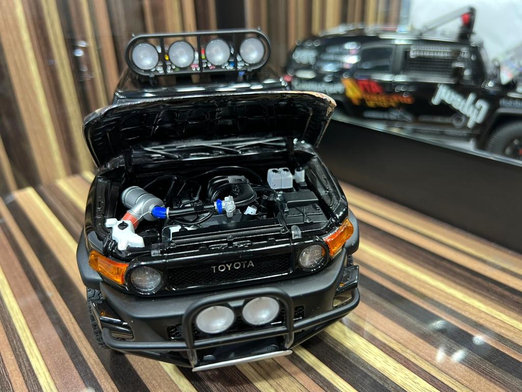 1/18 Diecast Toyota FJ Cruiser Black by AUTOart Scale Model Car