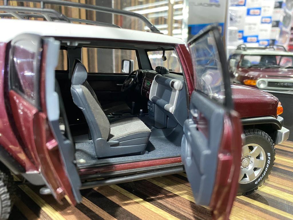 1/18 Diecast Toyota FJ Cruiser AUTOart Scale Model Car