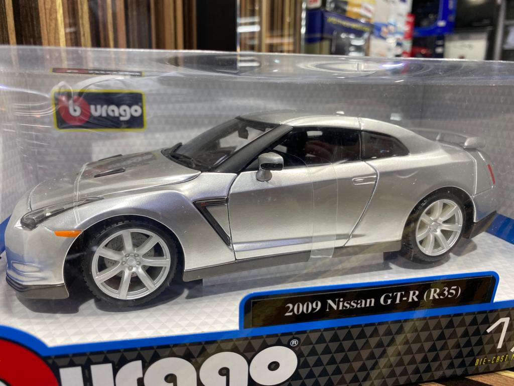 1/18 Diecast Nissan GT - R (R35) 2009 Silver by Bburago