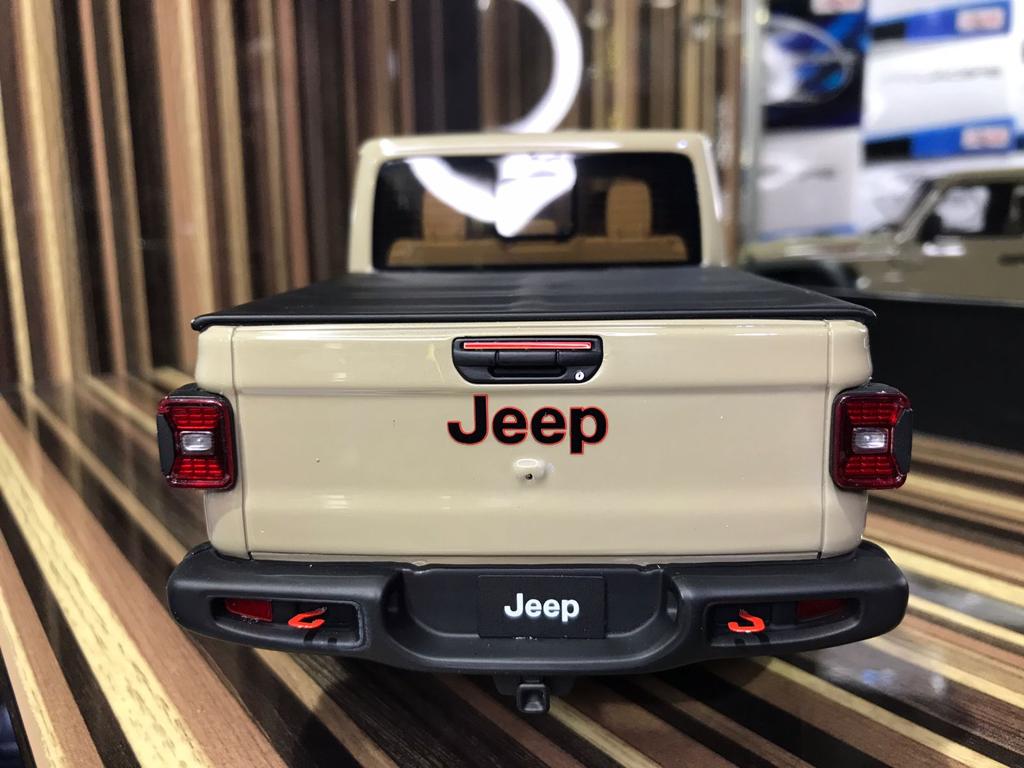1/18 Diecast Jeep Gladiator Rubicon Beige GT Spirit Scale Model Car