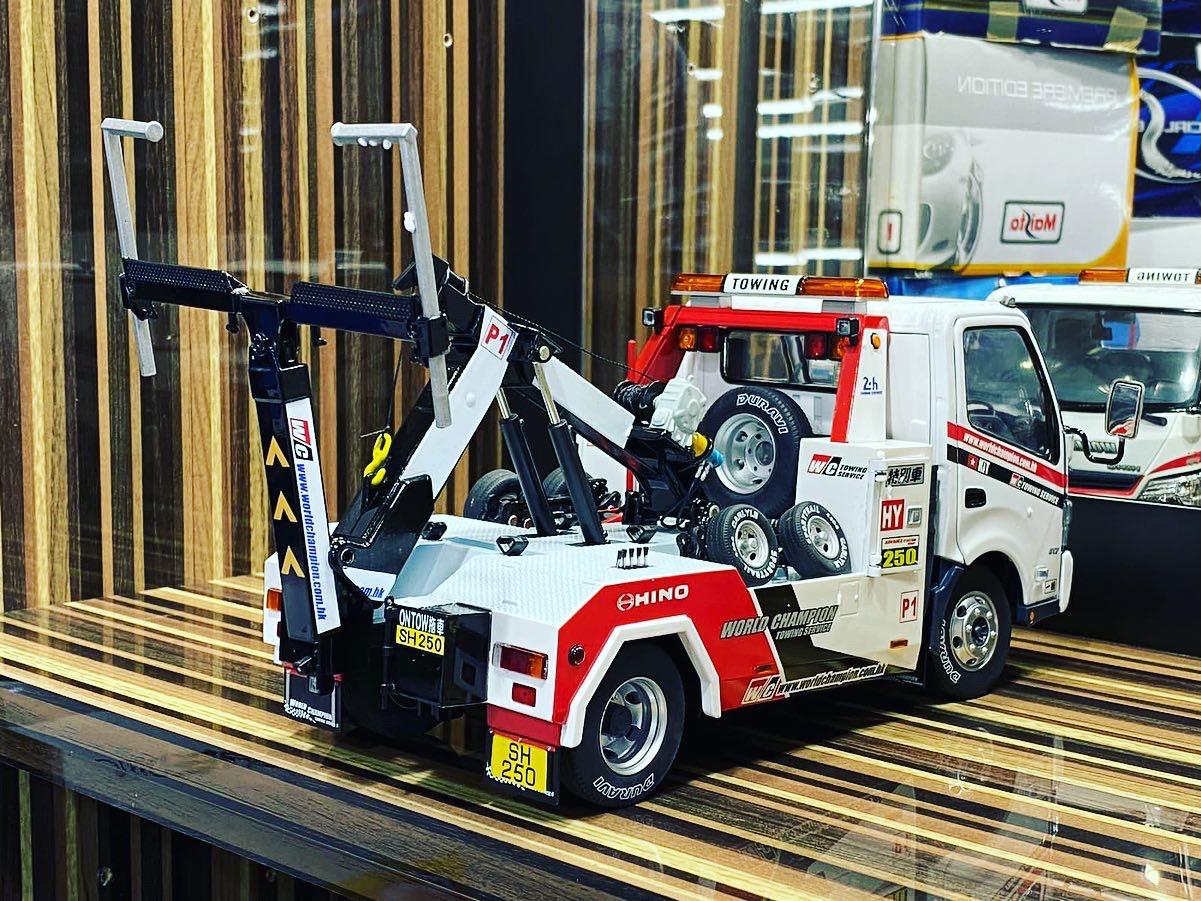 Hino 300 Tow Truck Recovery Vehicle 1/18 by TINY
