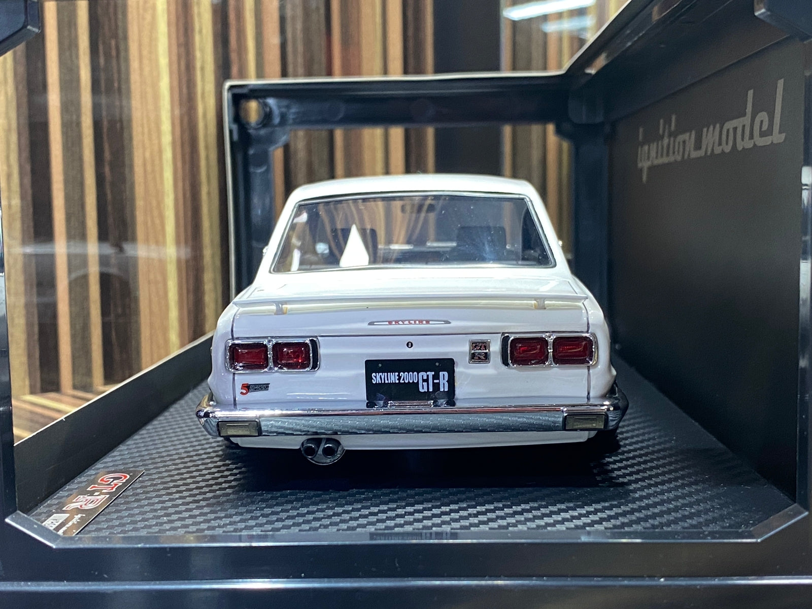 1/18 Diecast Nissan Skyline 2000 GT-R White Ignition model Miniature Car