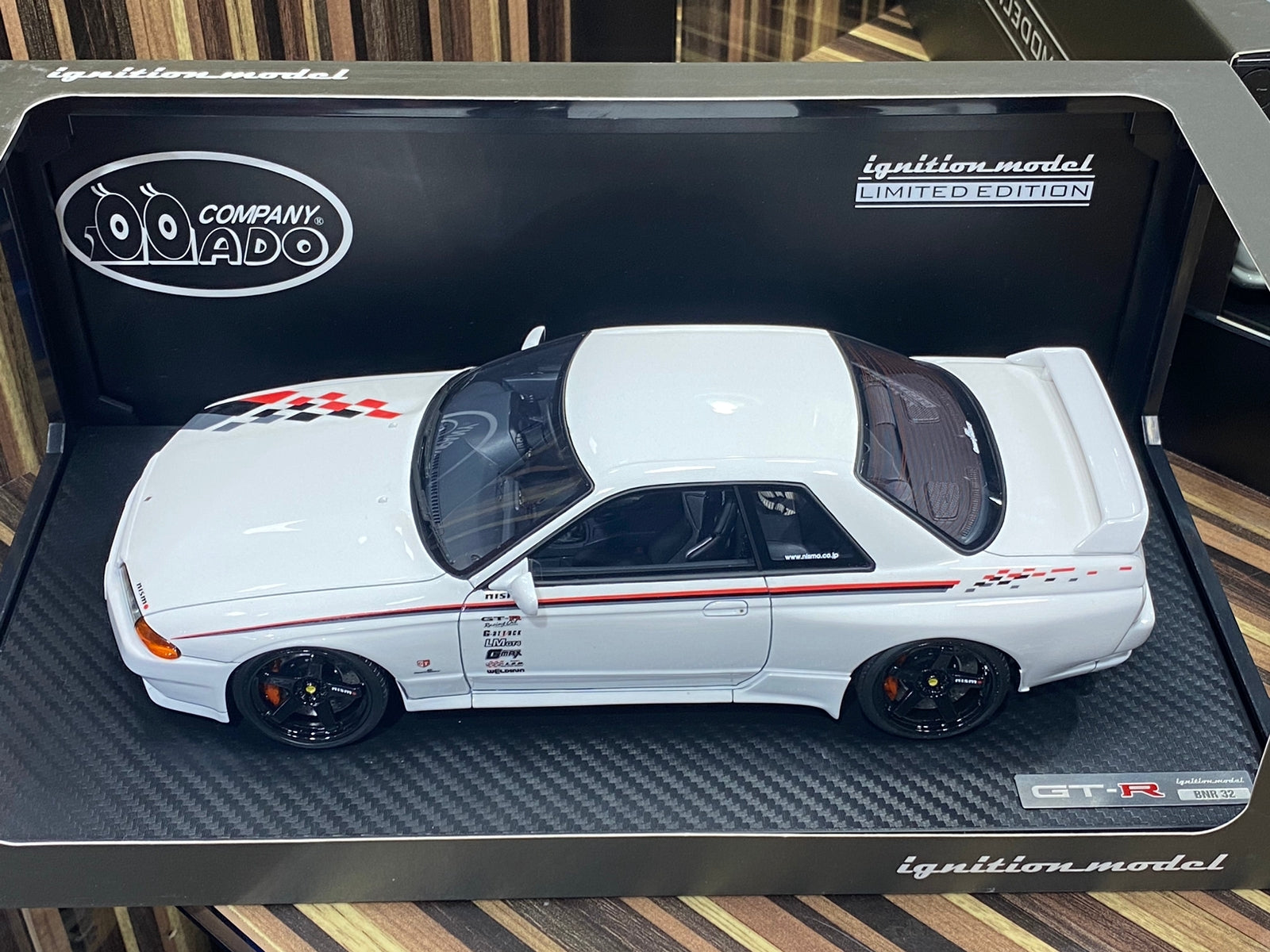 1/18 Diecast Nissan Skyline GT-R R32 White Ignition model Miniature Car