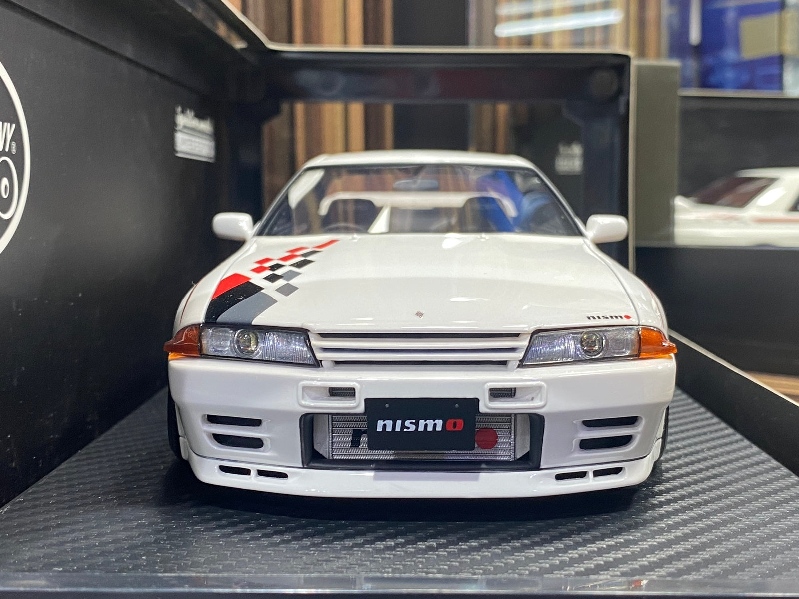 1/18 Diecast Nissan Skyline GT-R R32 White Ignition model Miniature Car