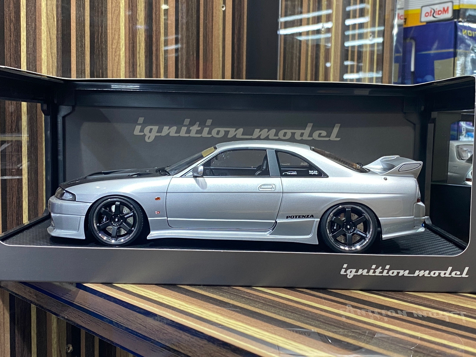 1/18 Diecast Nissan Skyline GT-R R33. Silver Ignition model Miniature Car