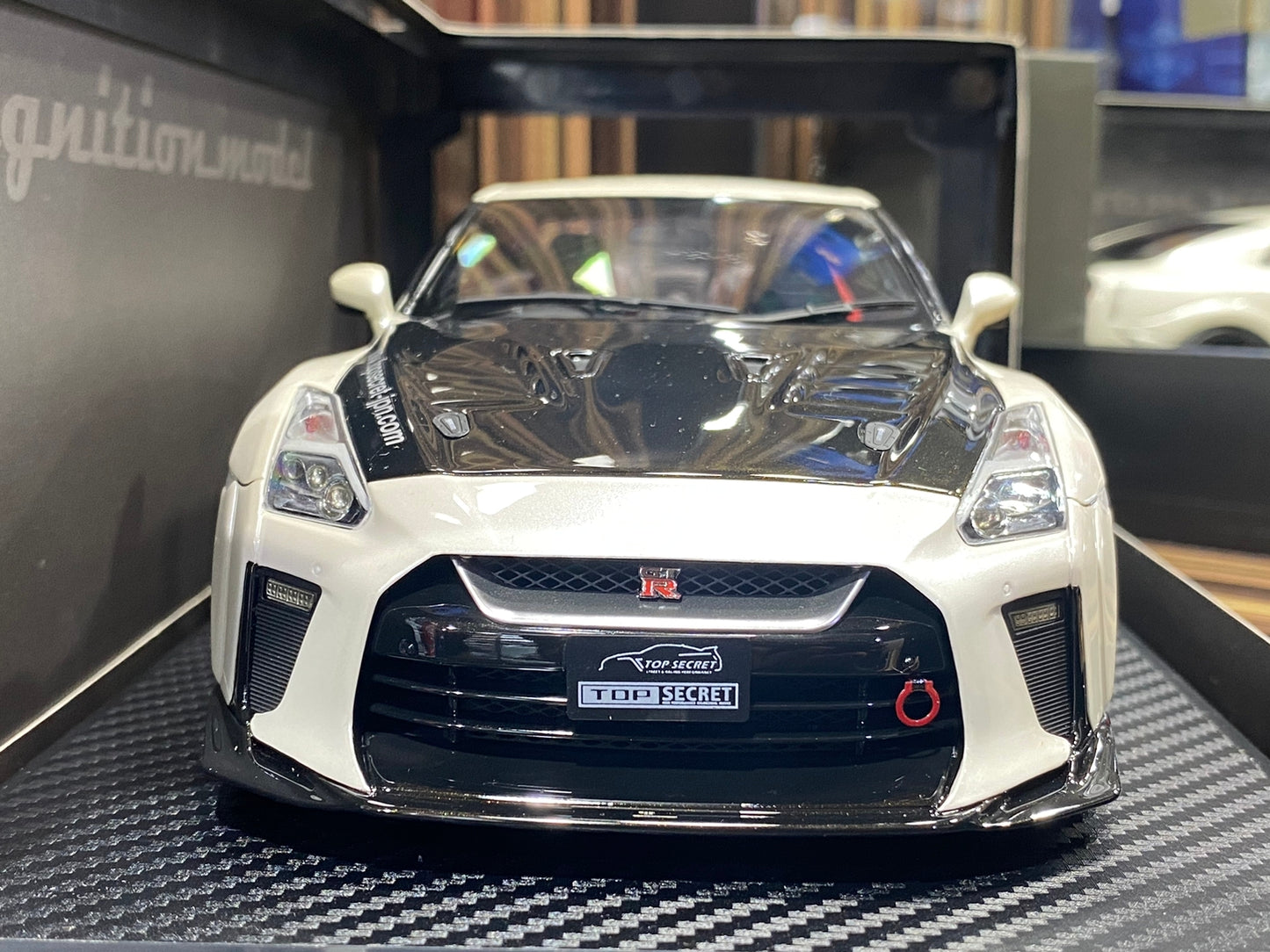 1/18 Diecast Nissan GT-R R35 White Ignition model Miniature Car ...