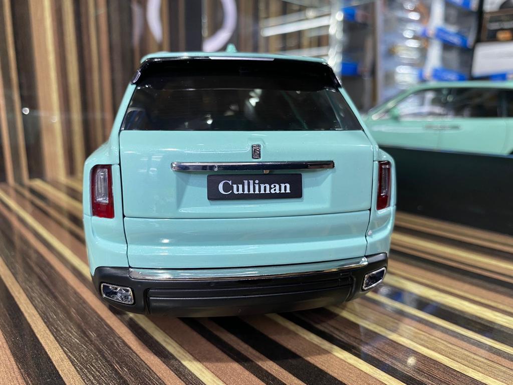 1/18 Diecast Rolls-Royce Cullinan Tiffany & Silver Kyosho Scale Model Car