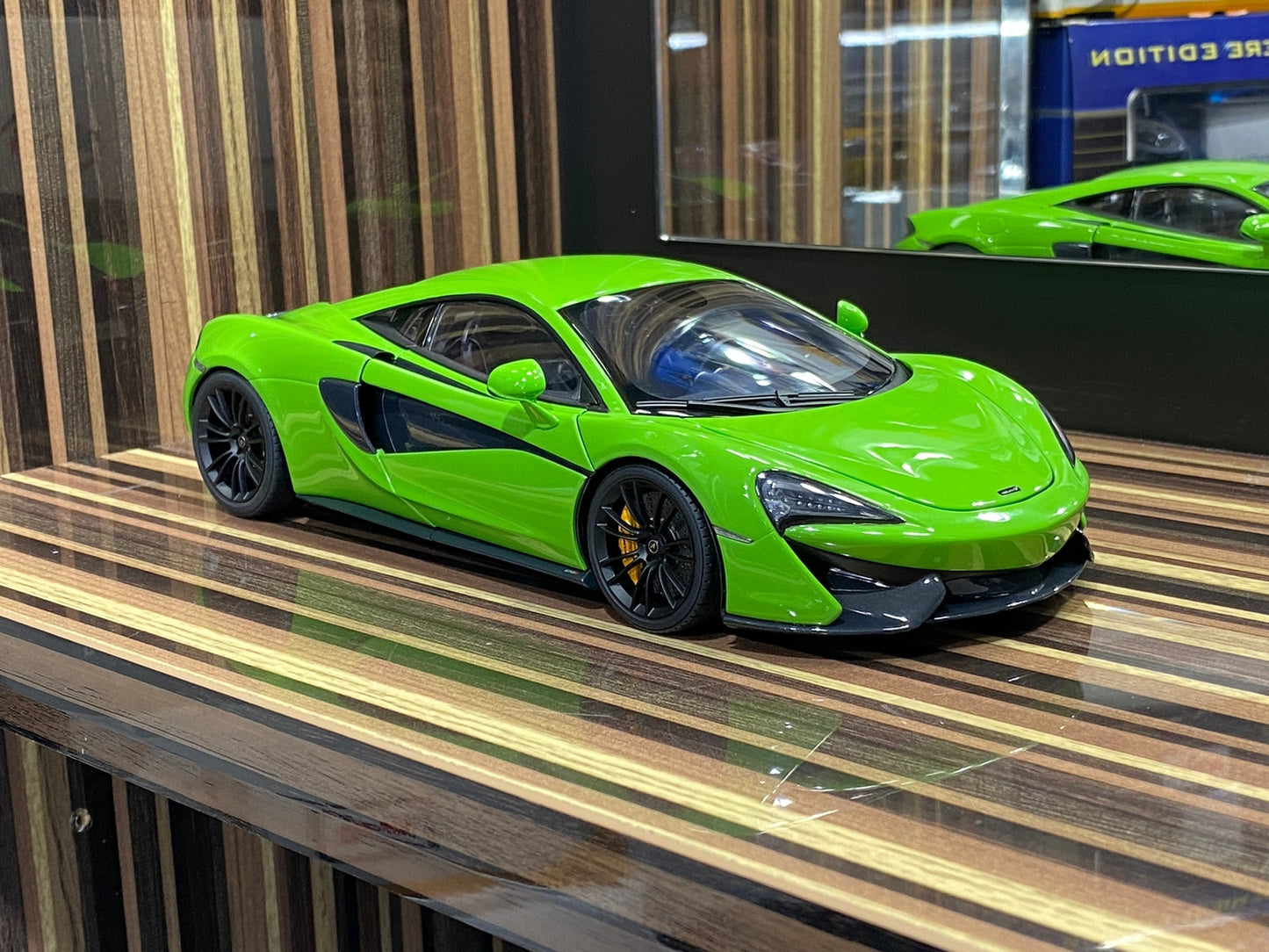 1/18 Diecast McLaren 570S Green AUTOart Scale Model Car