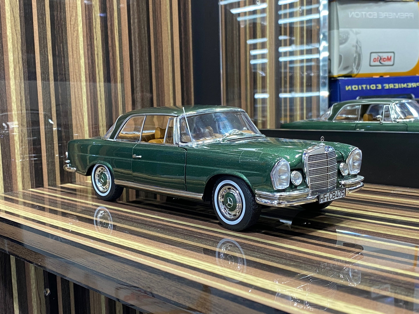 1/18 Diecast Mercedes-Benz 250 SE Coupe 1969 Green Metallic Scale Model car by Norev