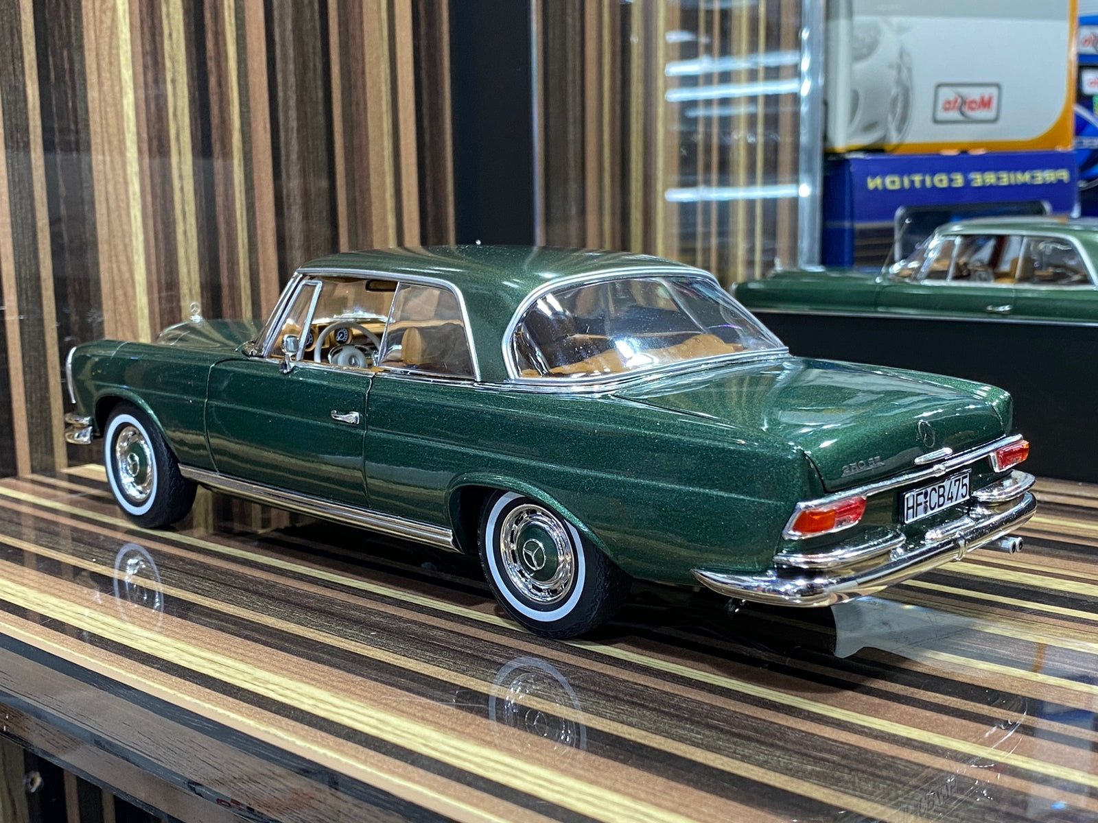 1/18 Diecast Mercedes-Benz 250 SE Coupe 1969 Green Metallic Scale Model car by Norev