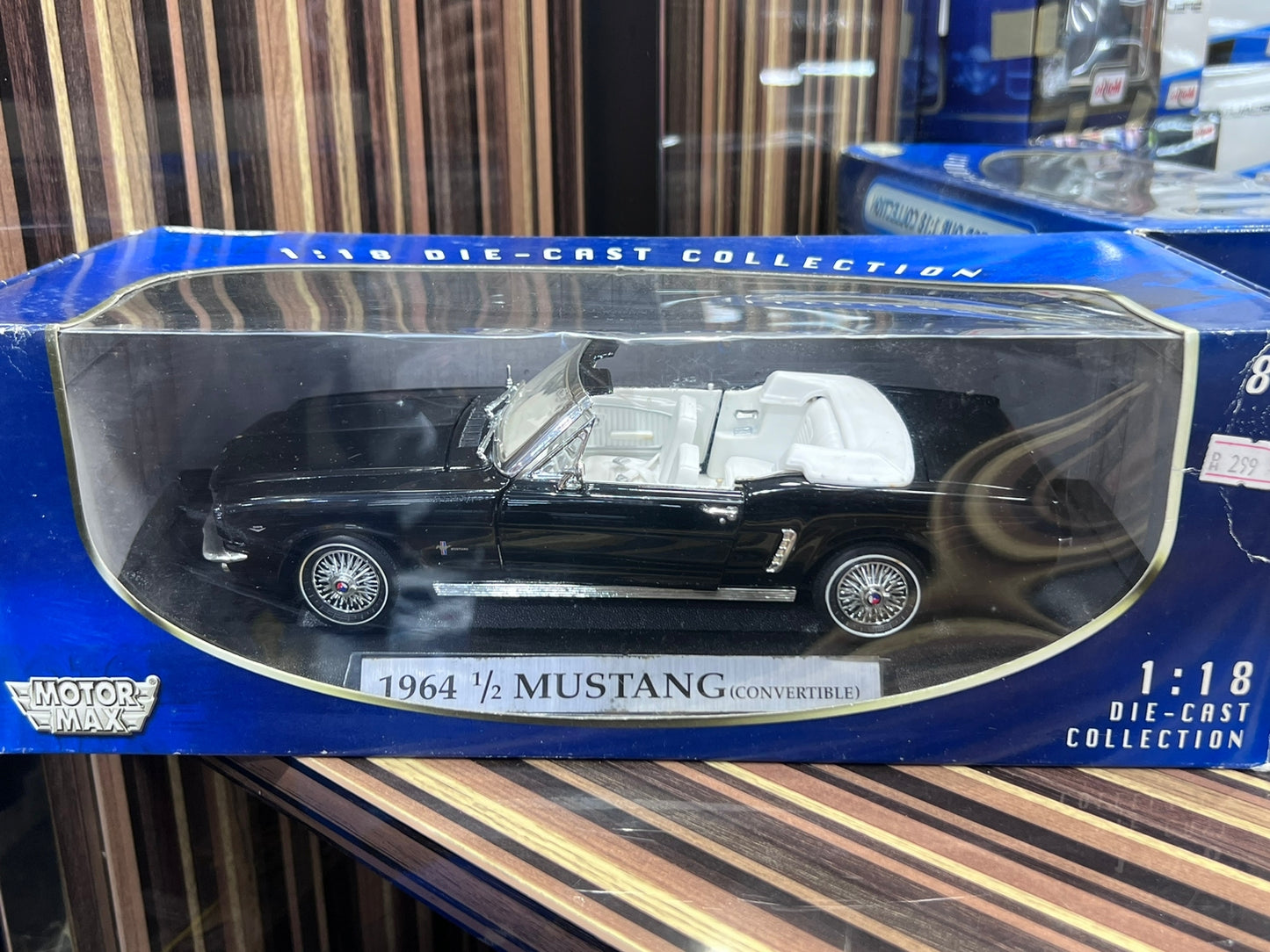 Ford Mustang Convertible 1964 1/18 by  Motormax