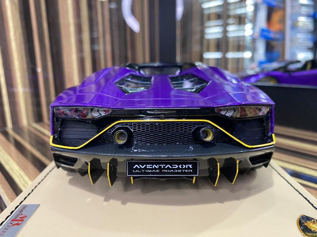 1/18 Resin Lamborghini Aventador Roadster Purple by MR