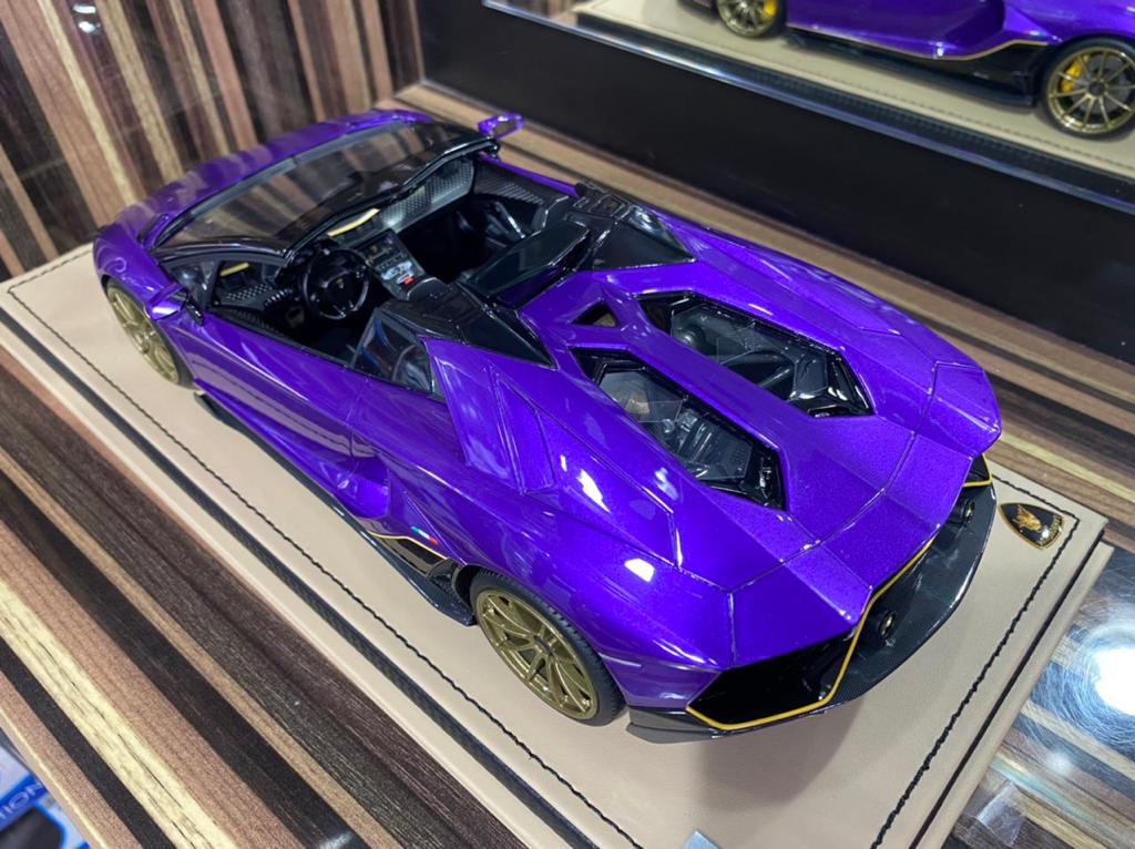 1/18 Resin Lamborghini Aventador Roadster Purple by MR