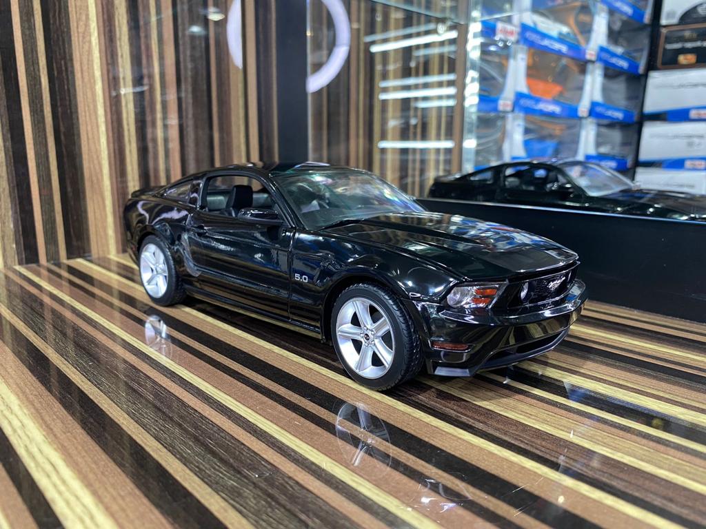 Ford Mustang GT 2011 Green Light