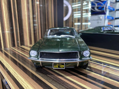 1/18 Diecast Ford Mustang Green Model Car by Green Light
