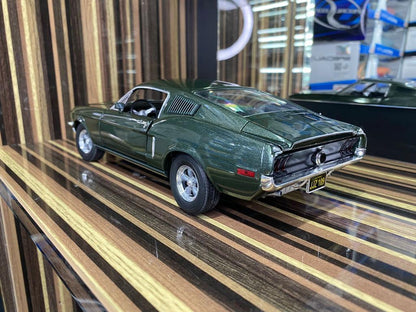 1/18 Diecast Ford Mustang Green Model Car by Green Light