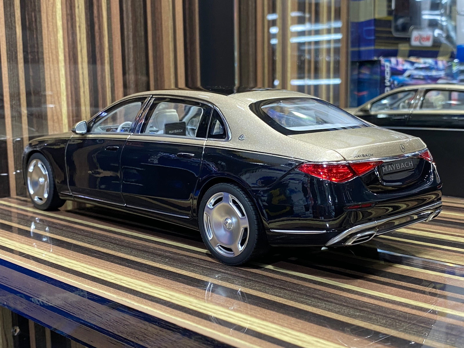 1/18 Diecast Mercedes-Maybach S-Class 2021 Black & Gold Norev Scale Model Car