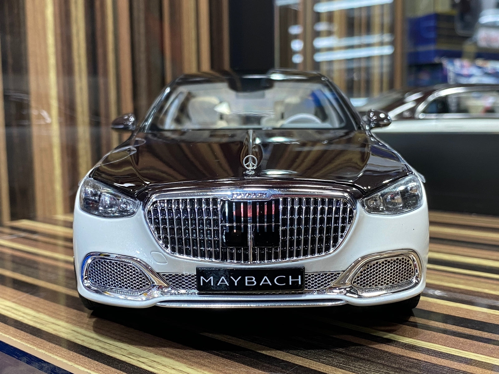 1/18 Diecast Mercedes-Maybach S-Class 2021 White & Brown Norev Scale Model Car