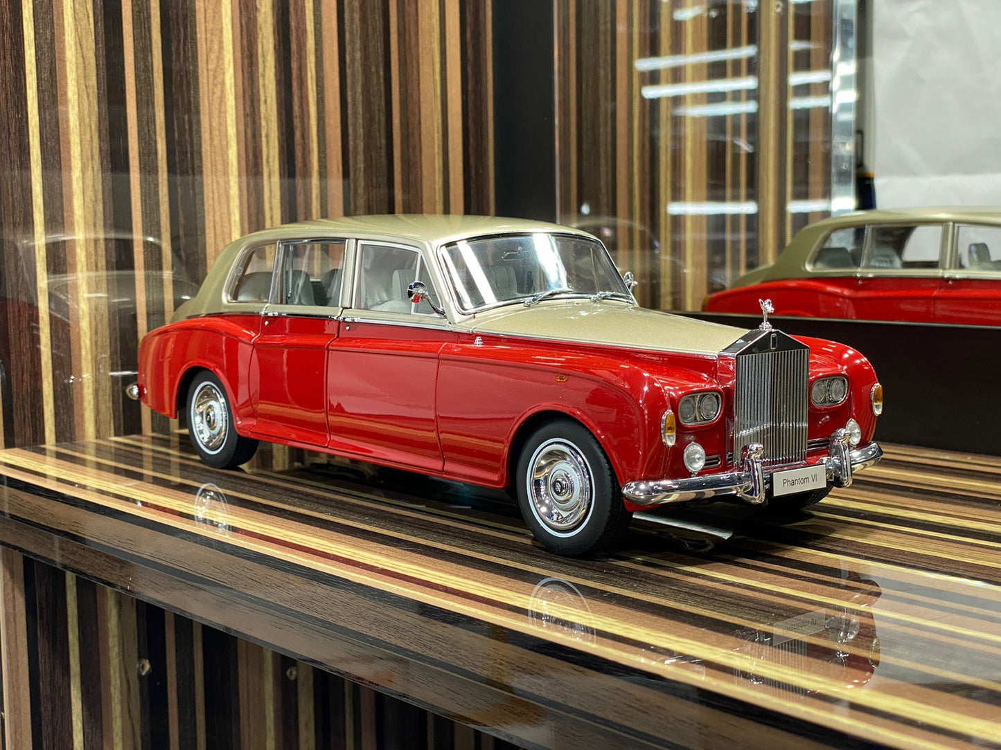 1/18 Diecast Rolls-Royce Phantom VI  Red & Beige Kyosho Scale Model Car