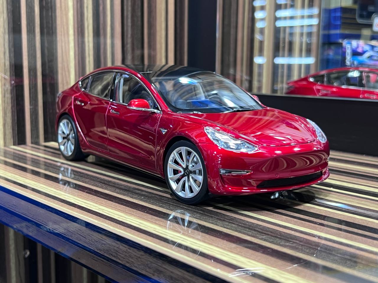 1 18 Tesla Model 3 Red Diecast dturman