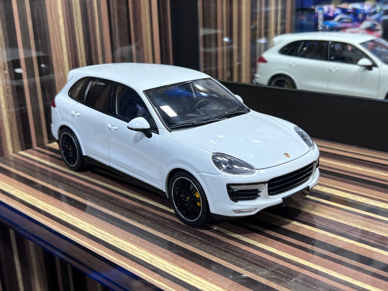Porsche Cayenne Minichamps
