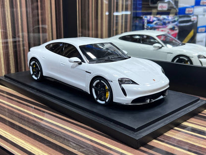 Porsche Taycan Minichamps