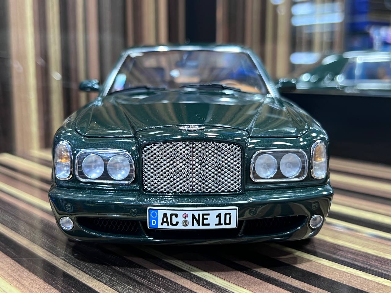 1/18 Bentley Arnage T Green by Minichamps