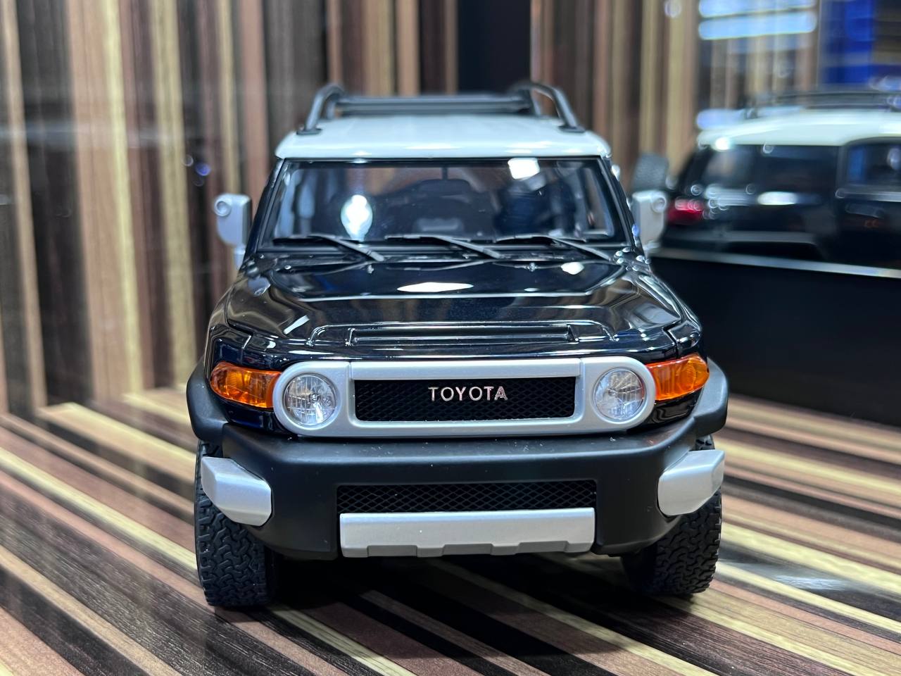 1/18 Diecast Toyota FJ Cruiser Black by AUTOart Scale Model Car
