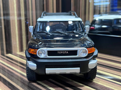 1/18 Diecast Toyota FJ Cruiser Black by AUTOart Scale Model Car
