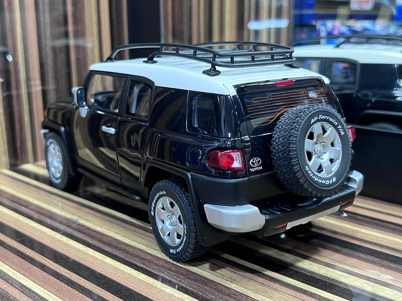 1/18 Diecast Toyota FJ Cruiser Black by AUTOart Scale Model Car