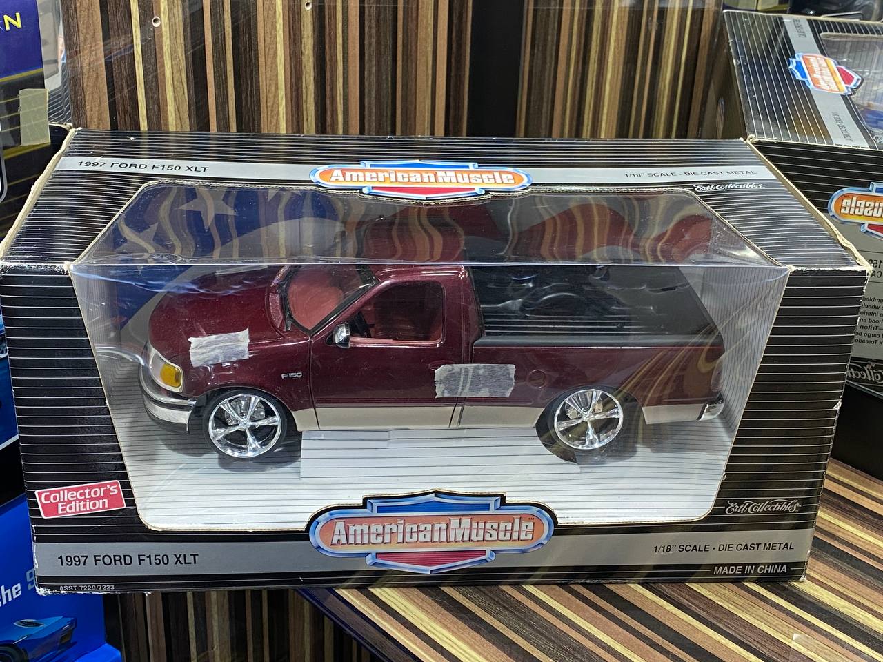 1/18 Diecast Ford F-150 XLT 1997 Maroon Ertl Collectibles Scale Model Car