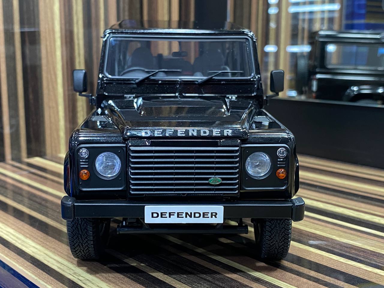 1/18 Diecast Land Rover Defender 110 Black Century Dragon Scale Model ...