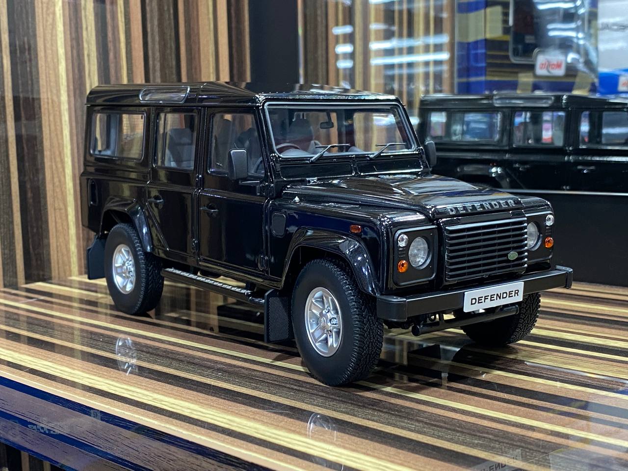 1/18 Diecast Land Rover Defender 110 Black Century Dragon Scale Model ...