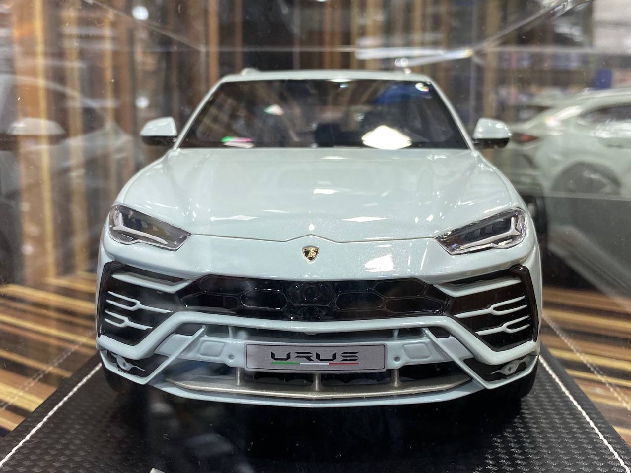 1/18 Resin Lamborghini Urus White by MR