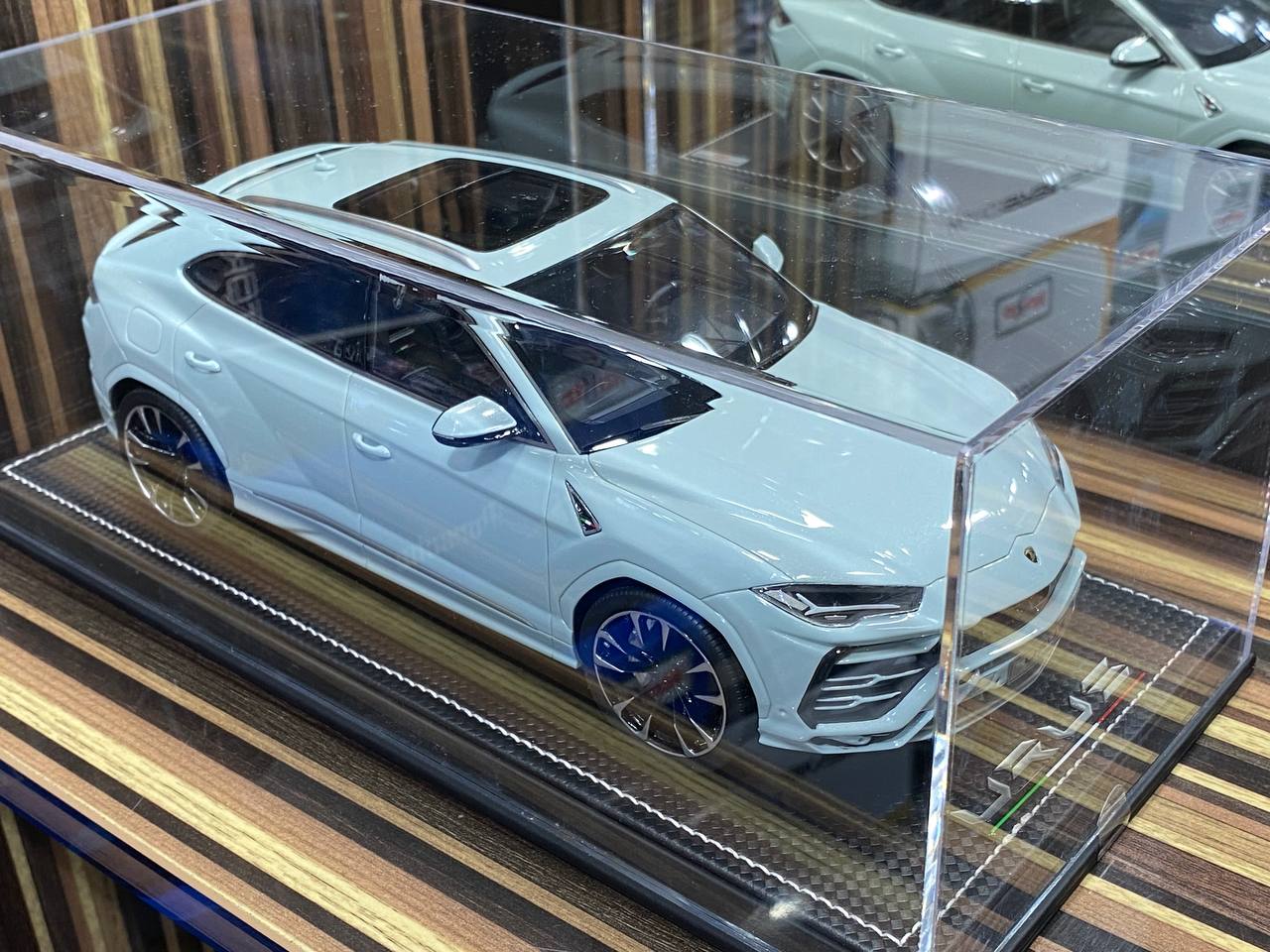 1/18 Resin Lamborghini Urus White by MR