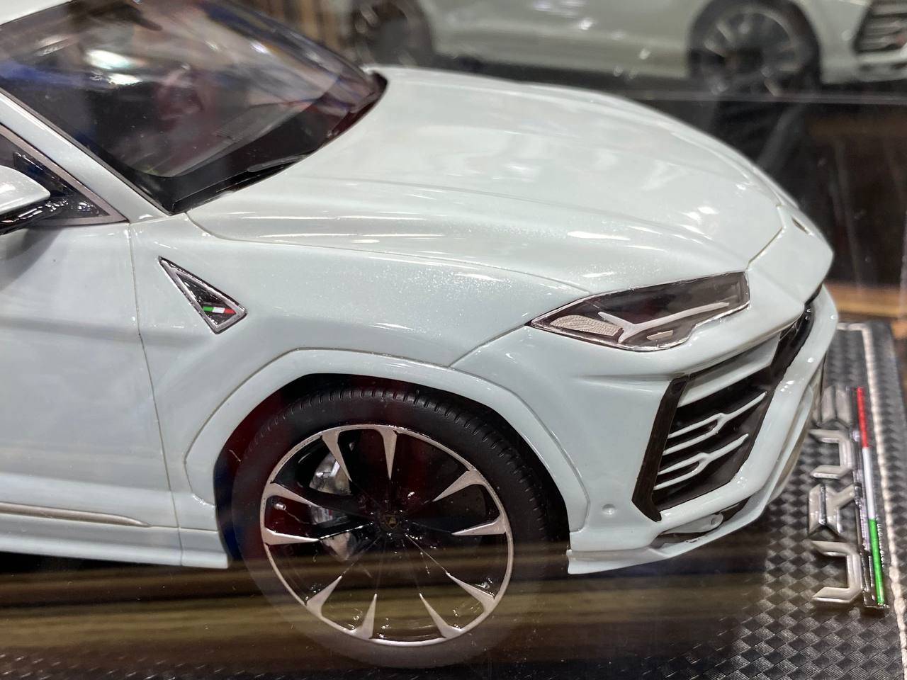 1/18 Resin Lamborghini Urus White by MR
