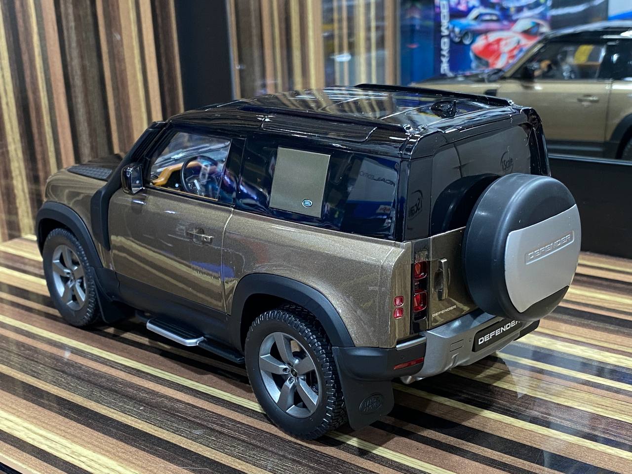 1/18 Diecast Land Rover Defender 90 Chrome Almost Real Scale Model Car