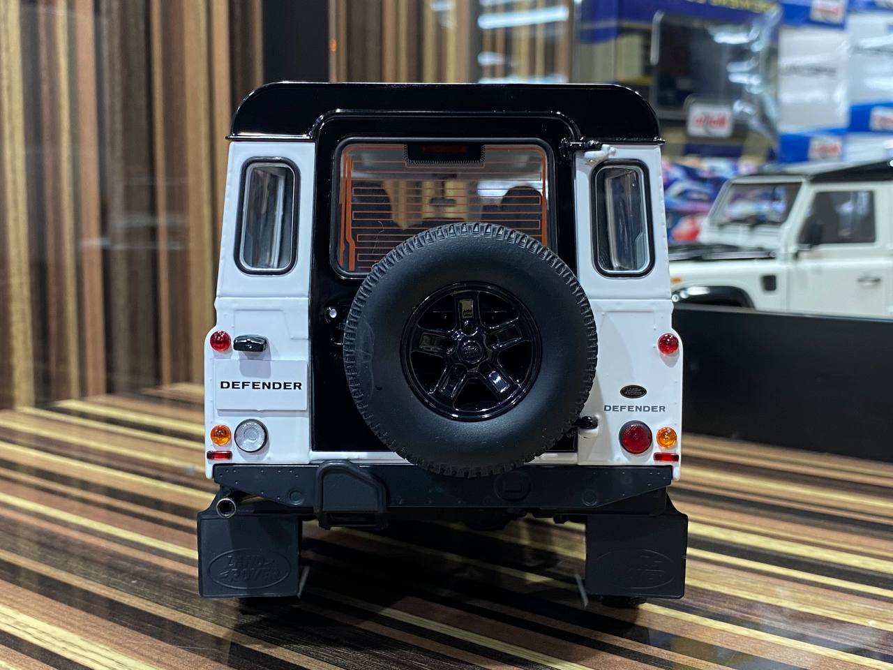 1/18 Diecast Land Rover Defender 110 White Century Dragon Scale Model ...