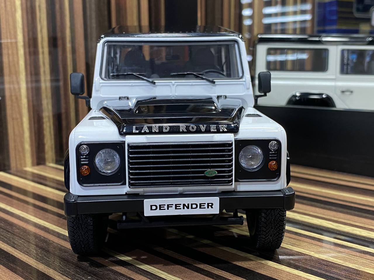 1/18 Diecast Land Rover Defender 110 White Century Dragon Scale Model ...