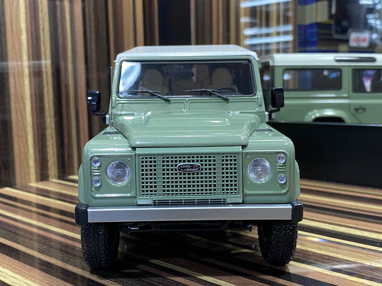 1/18 Diecast Land Rover Defender 110 Heritage Green Almost Real Scale Model Car