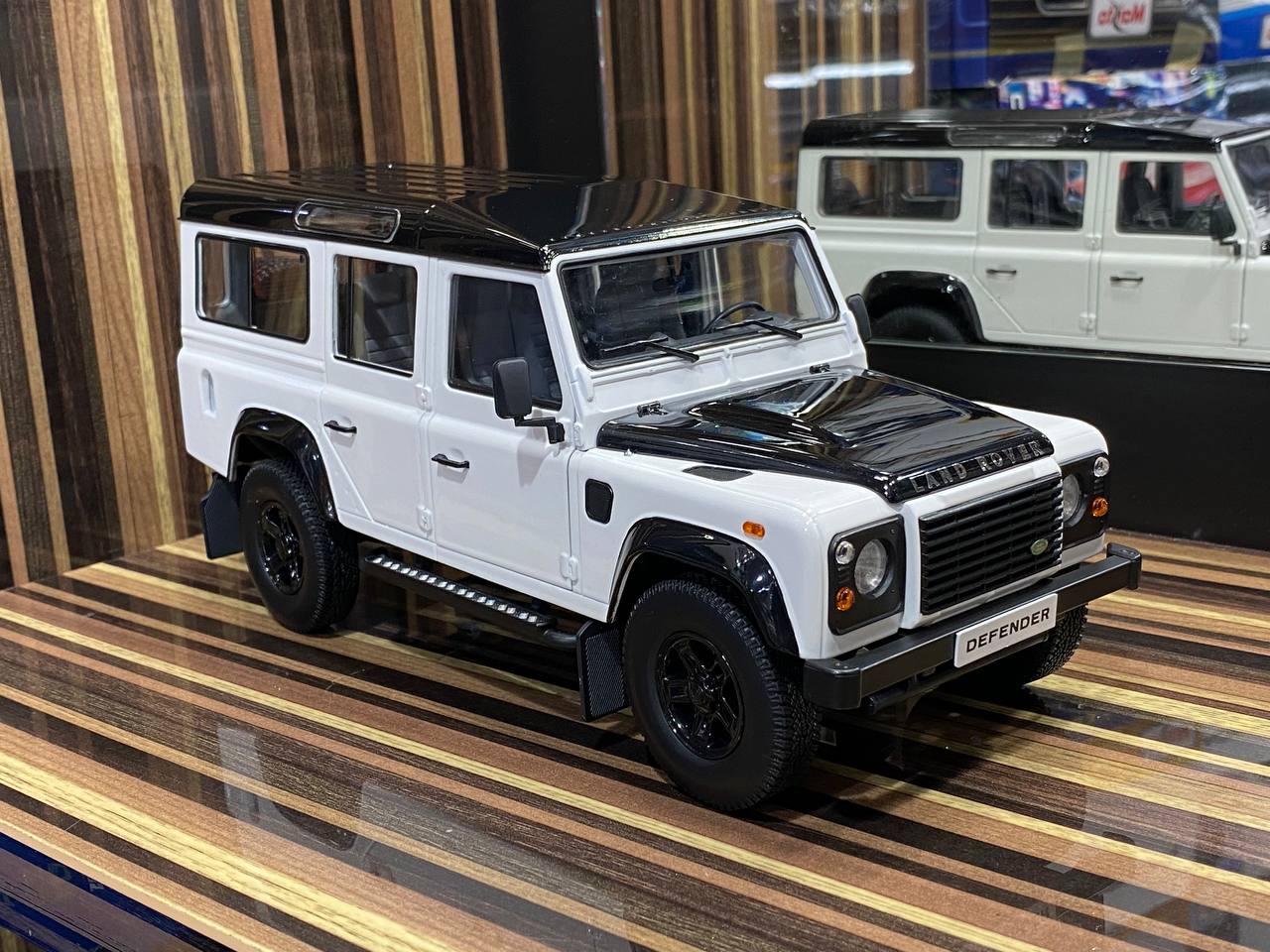 1/18 Diecast Land Rover Defender 110 White Century Dragon Scale Model ...