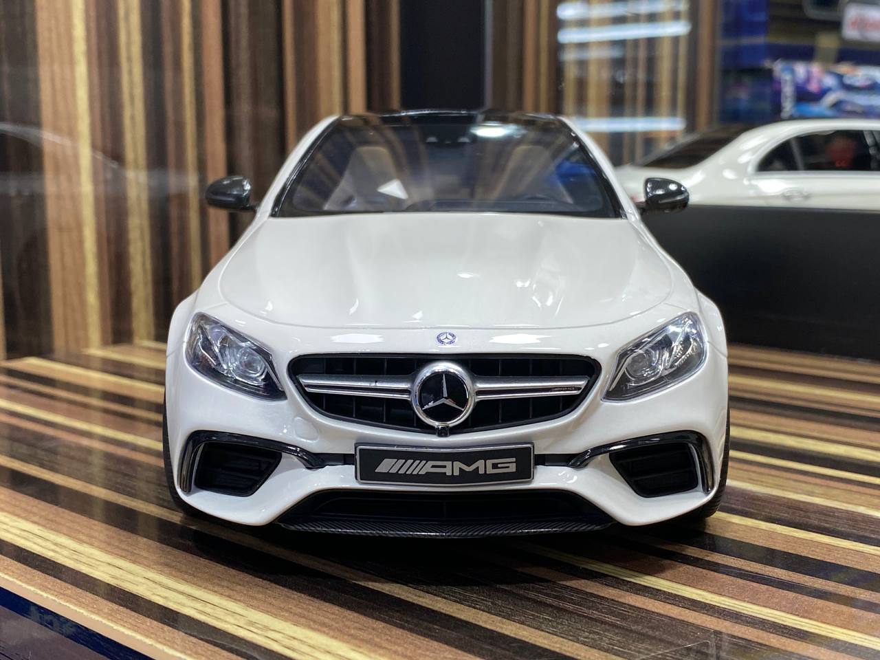 1/18 Diecast Mercedes-Benz AMG E63 S White GT Spirit Scale Model Car
