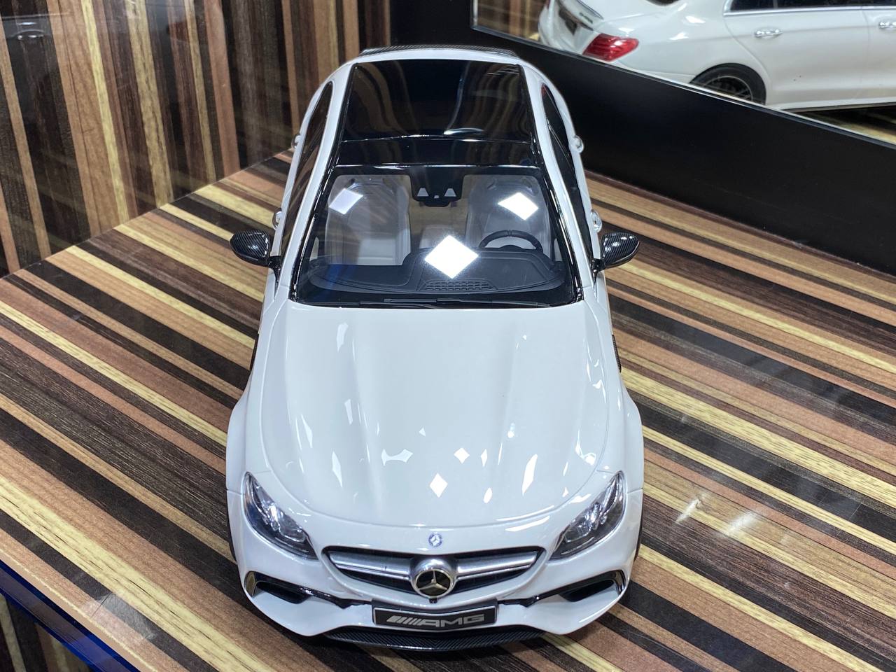 1/18 Diecast Mercedes-Benz AMG E63 S White GT Spirit Scale Model Car